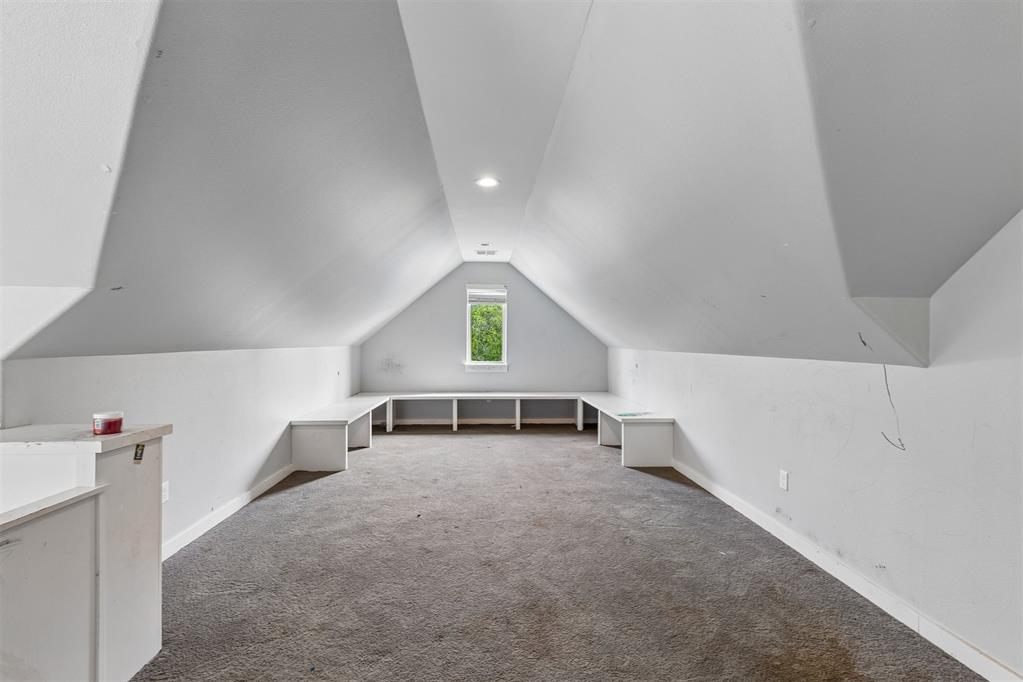 551 W 9th Avenue Property Photo 35