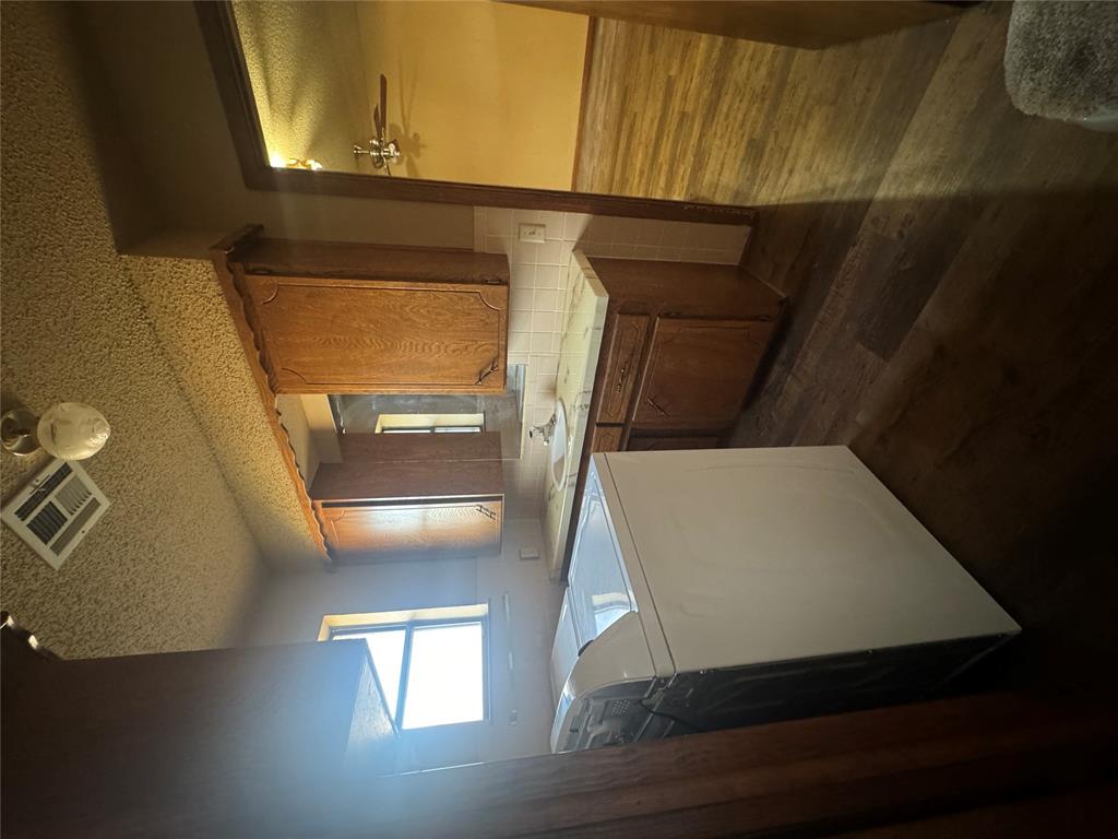 300 N Rush Avenue Property Photo 10