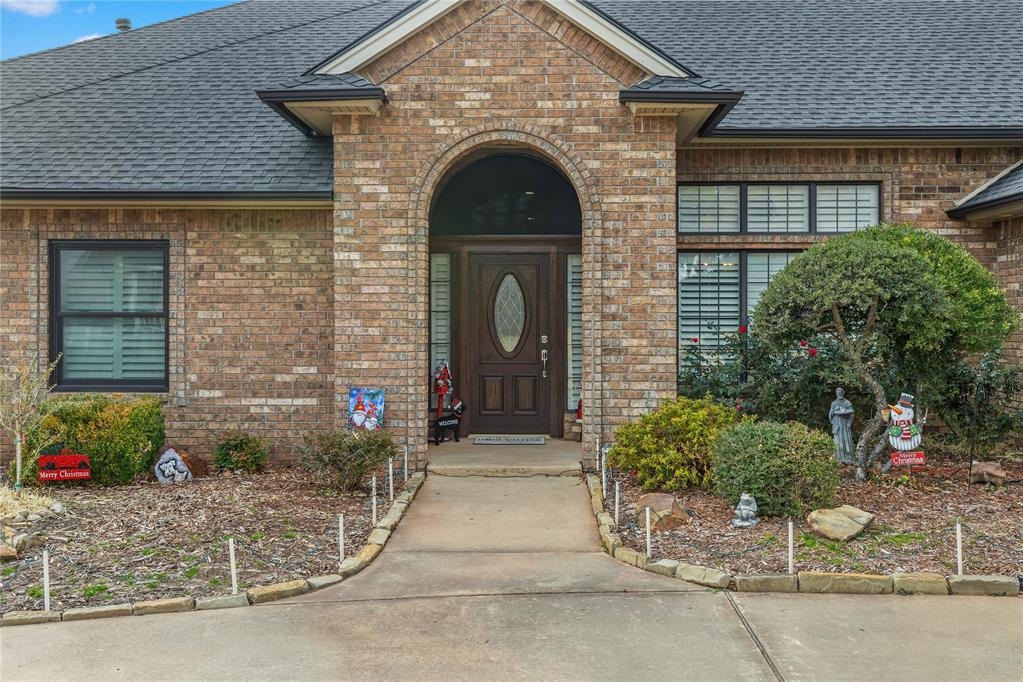 416 Fieldcrest Drive Property Photo 3