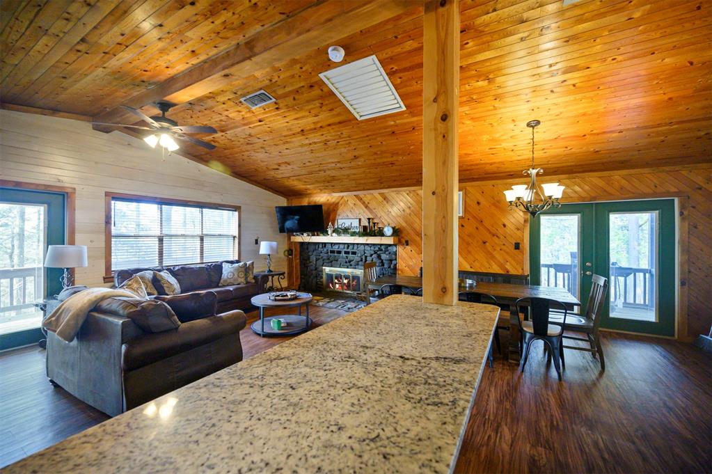 143 Split Shot Circle Property Photo 10
