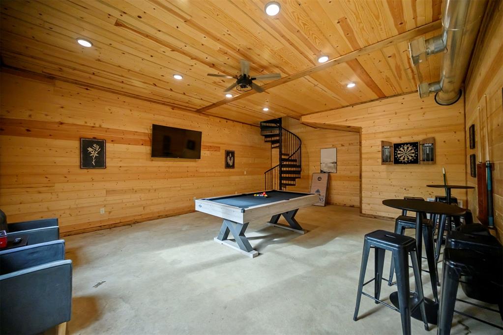 143 Split Shot Circle Property Photo 37