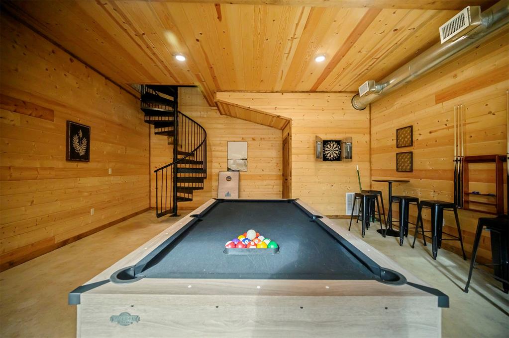 143 Split Shot Circle Property Photo 38