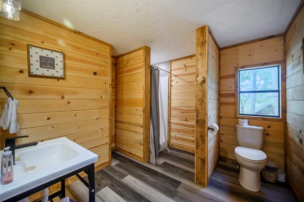 143 Split Shot Circle Property Photo 45