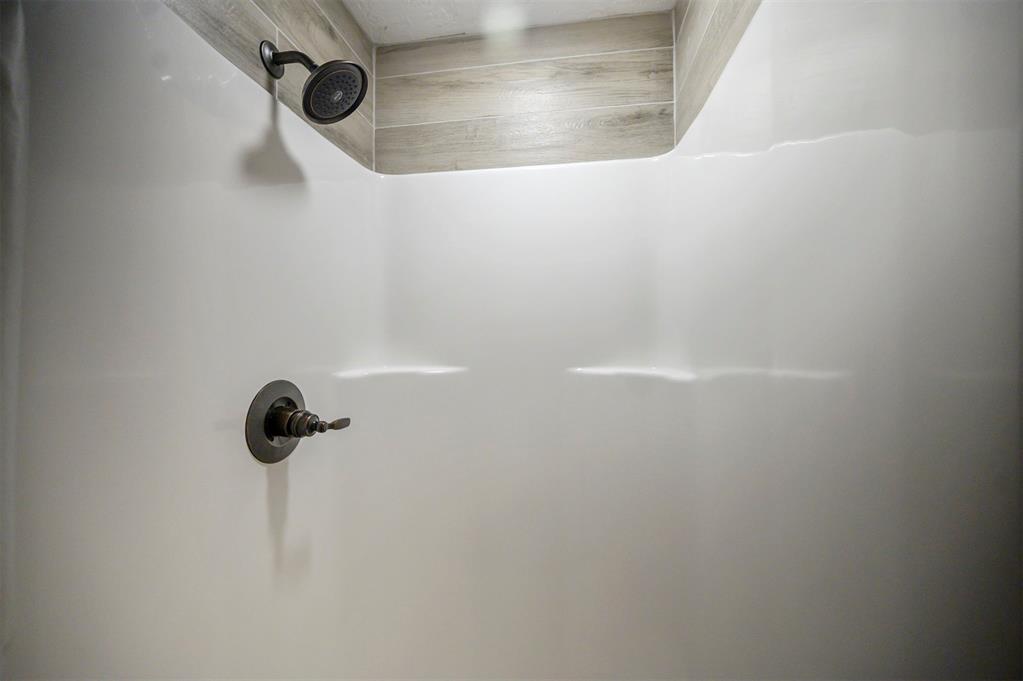 143 Split Shot Circle Property Photo 46