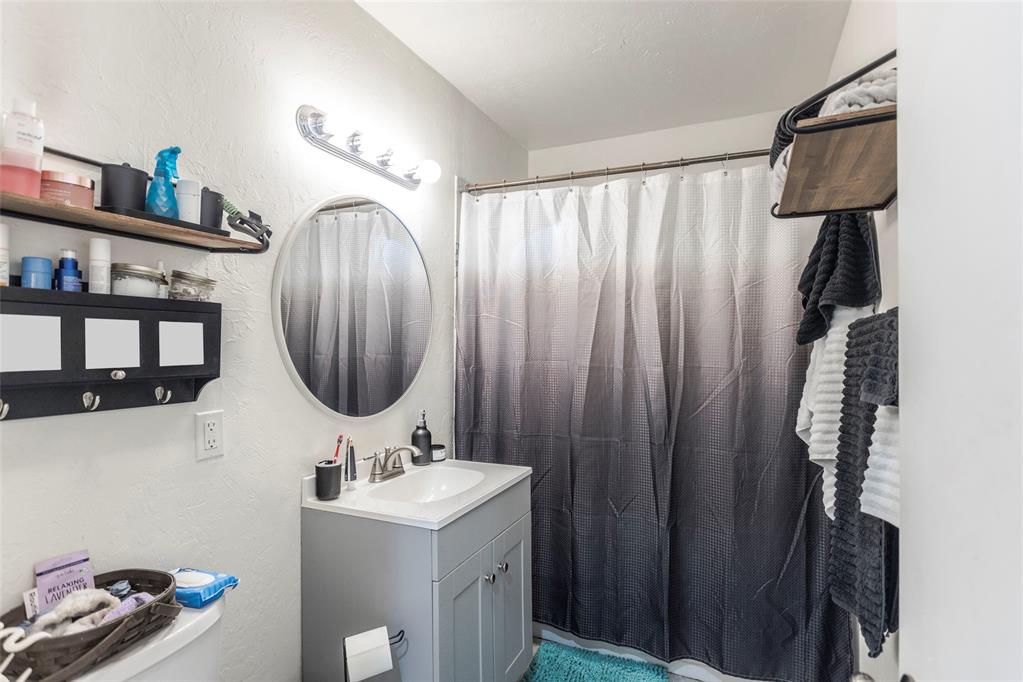 1815 N Bell Avenue Property Photo 9