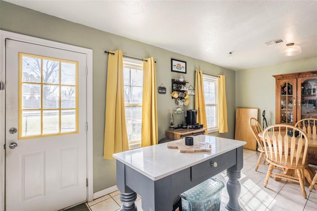 1815 N Bell Avenue Property Photo 19