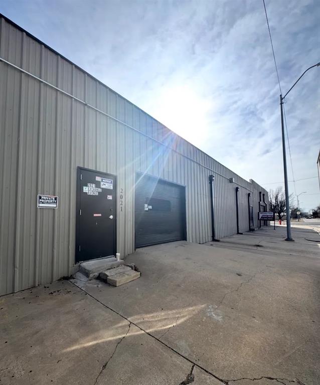 2021 Exchange Avenue Property Photo 1