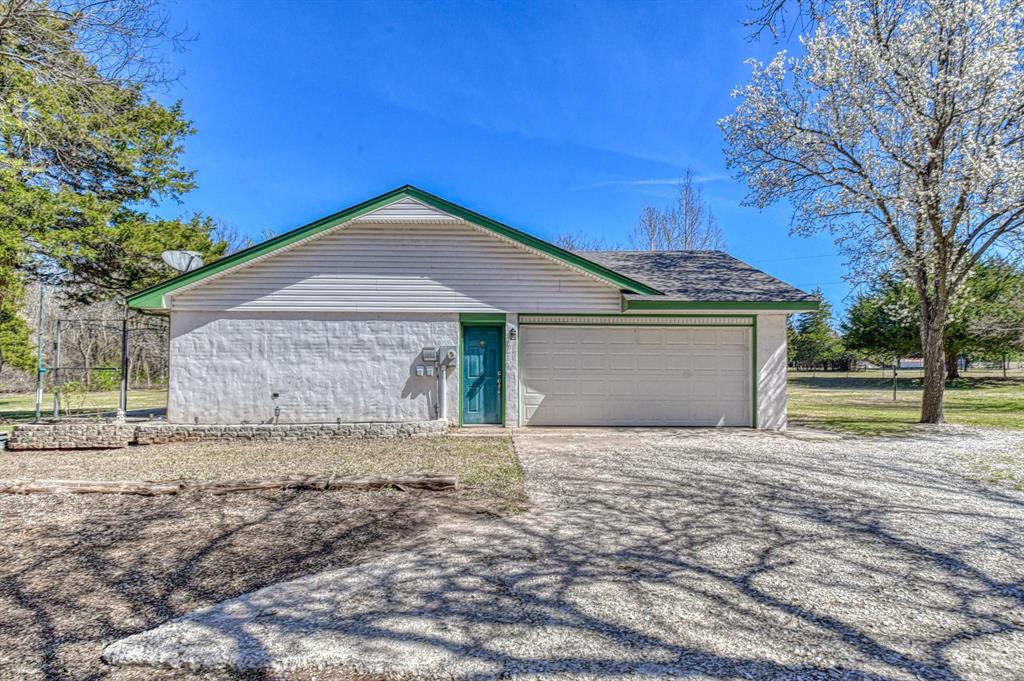 1609 E Post Oak Road Property Photo 5