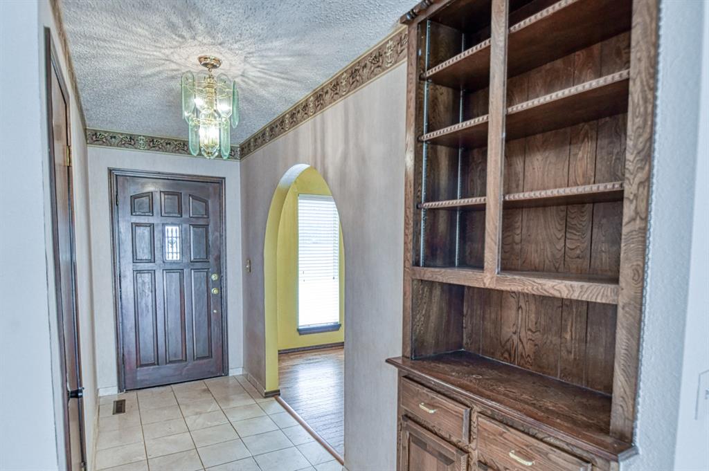 1609 E Post Oak Road Property Photo 8