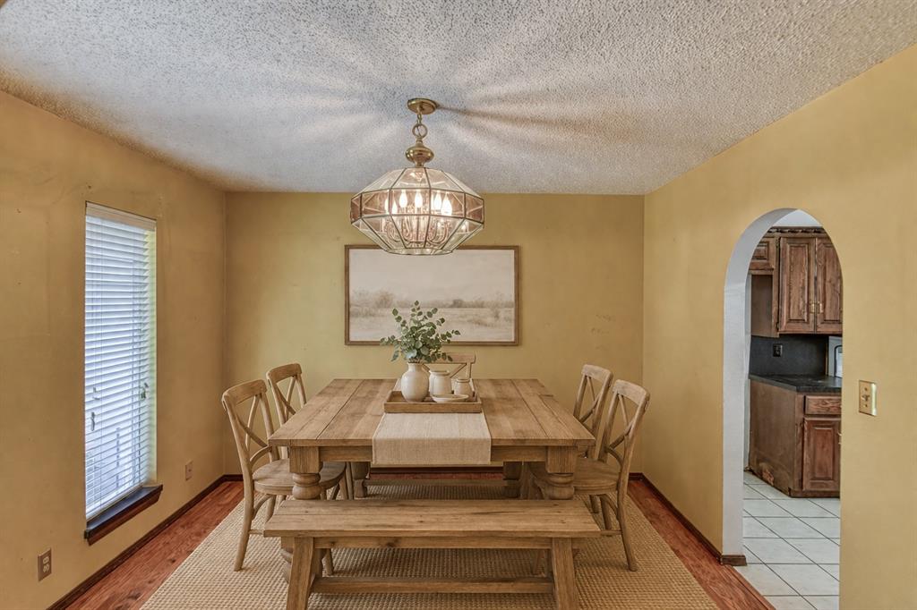 1609 E Post Oak Road Property Photo 9