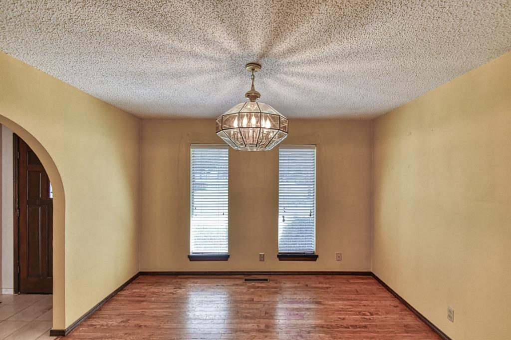 1609 E Post Oak Road Property Photo 10