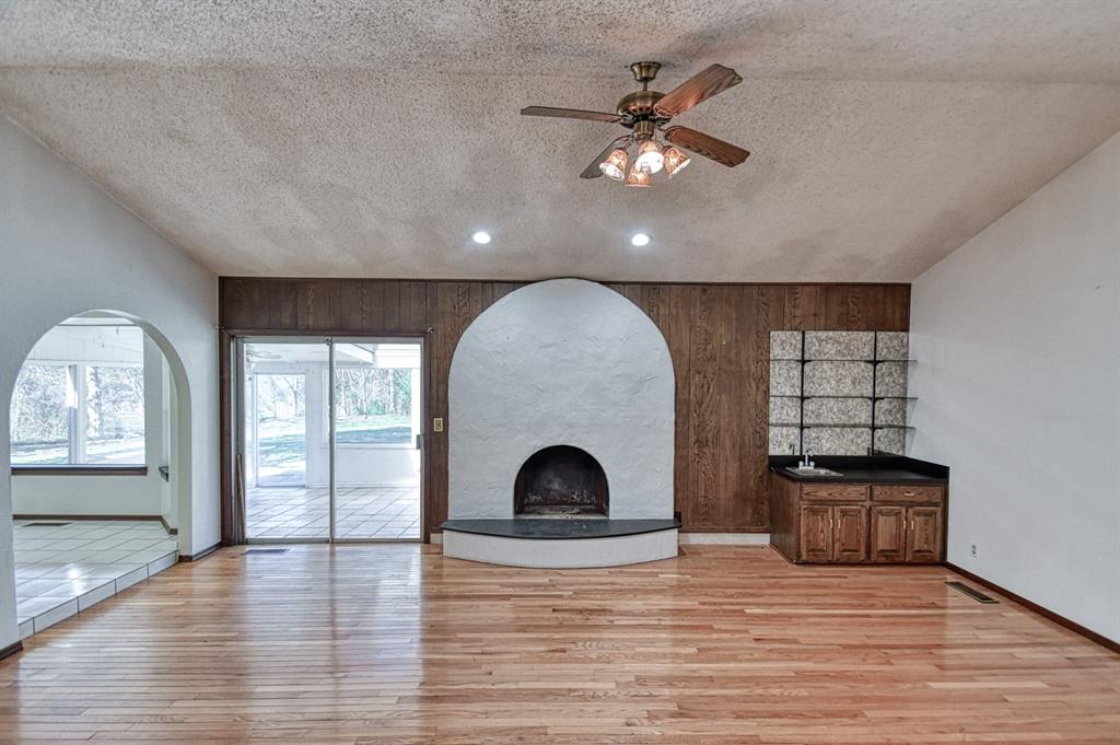 1609 E Post Oak Road Property Photo 12