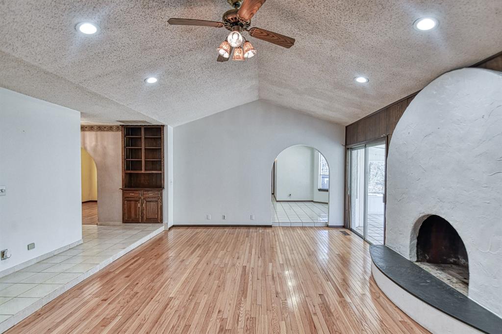 1609 E Post Oak Road Property Photo 13