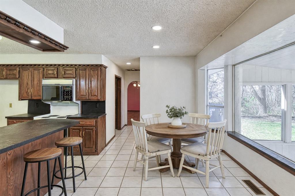 1609 E Post Oak Road Property Photo 14