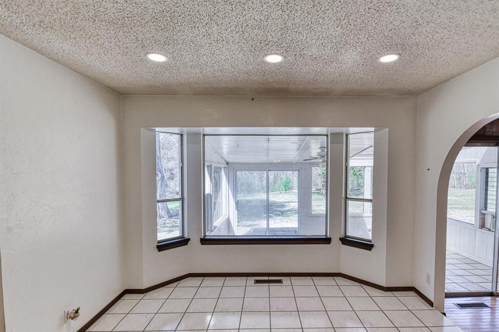 1609 E Post Oak Road Property Photo 15
