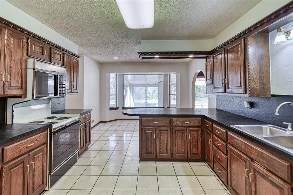 1609 E Post Oak Road Property Photo 16