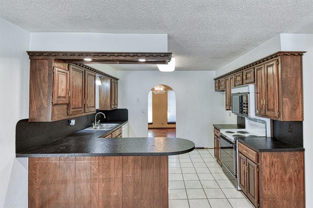 1609 E Post Oak Road Property Photo 17