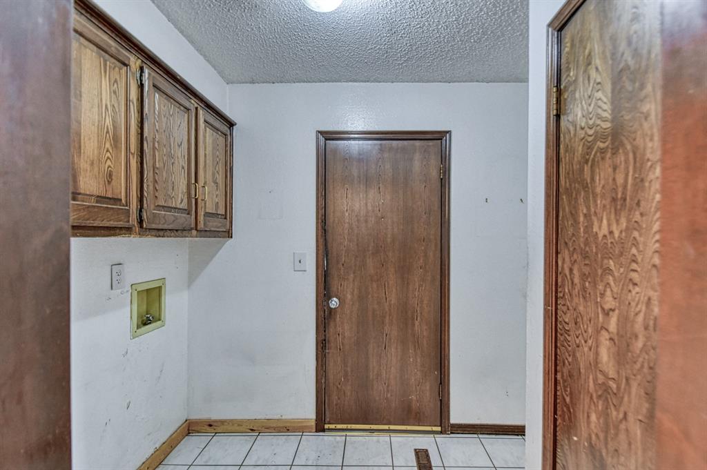 1609 E Post Oak Road Property Photo 18