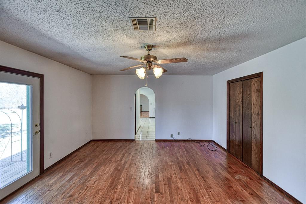 1609 E Post Oak Road Property Photo 21