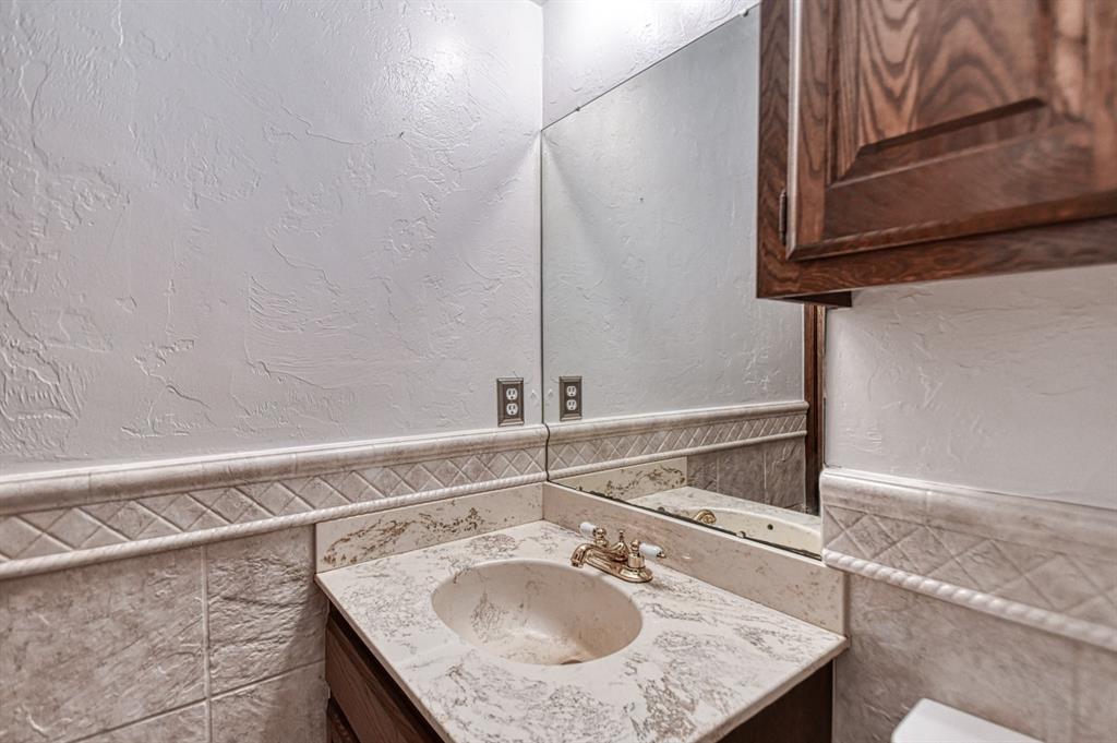 1609 E Post Oak Road Property Photo 22
