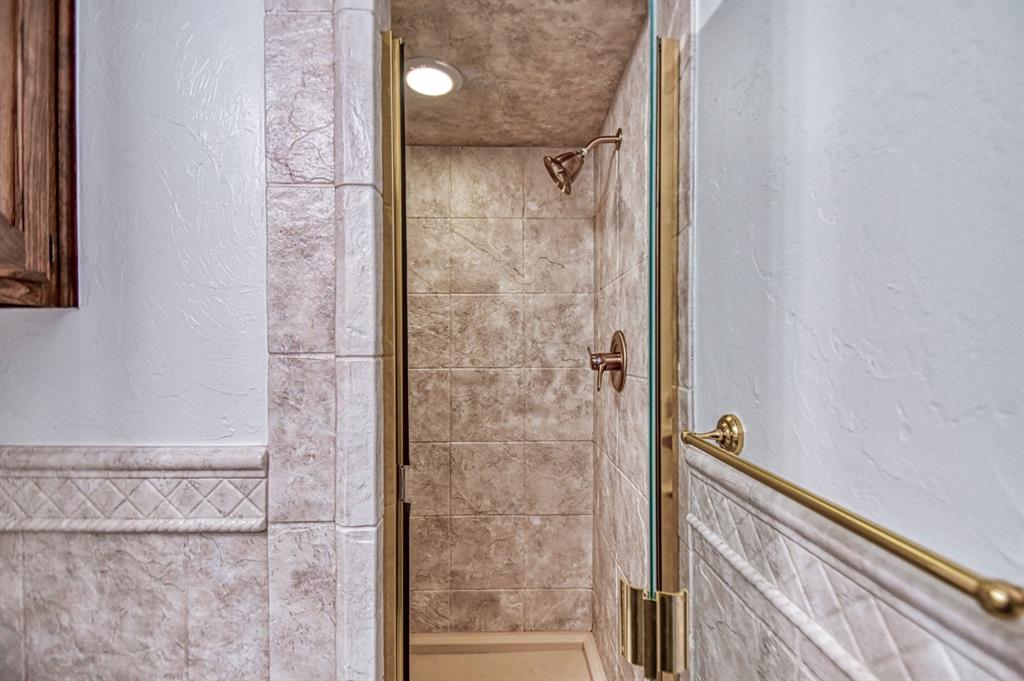 1609 E Post Oak Road Property Photo 23