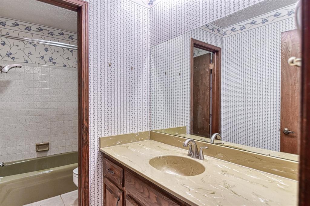 1609 E Post Oak Road Property Photo 31