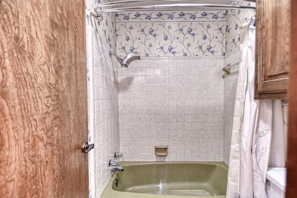 1609 E Post Oak Road Property Photo 32