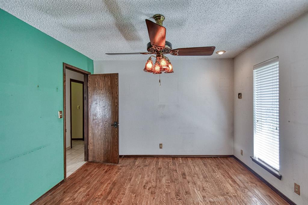 1609 E Post Oak Road Property Photo 33