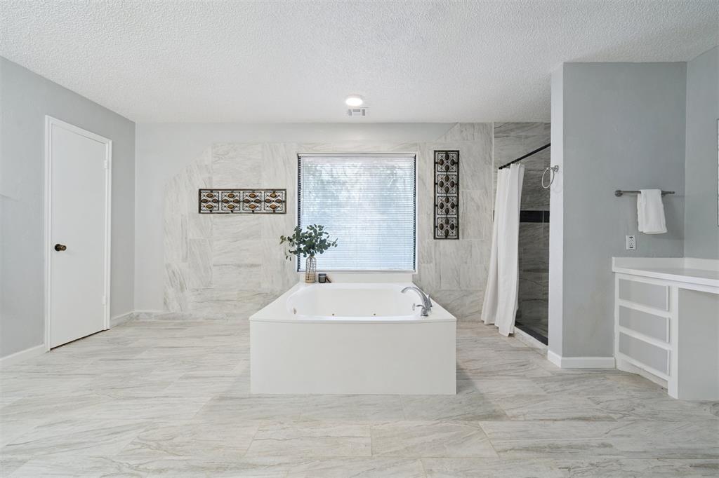 9125 Nw 99th Place Property Photo 18