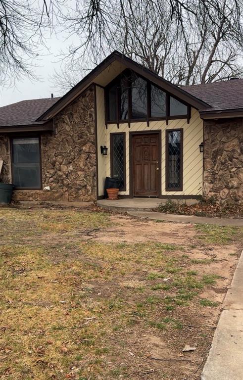 8905 N Davis Avenue Property Photo 1