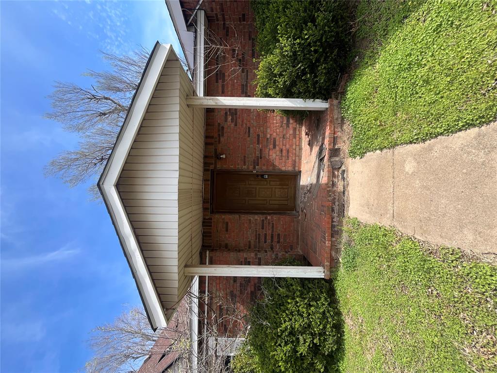 203 E Washington Property Photo 1