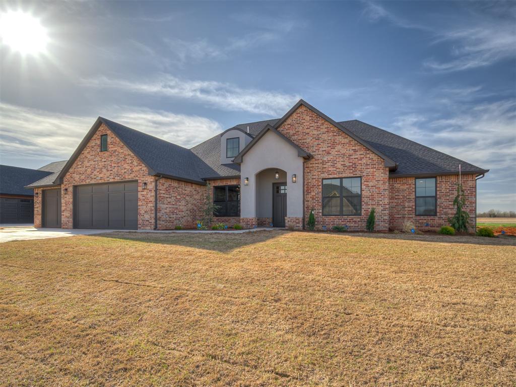 2218 W Cole Drive Property Photo 2