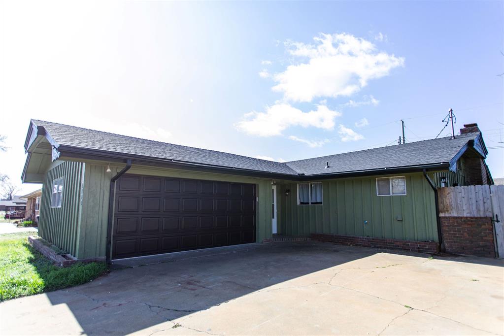 4002 N Chapman Avenue Property Photo 1