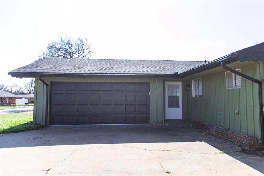 4002 N Chapman Avenue Property Photo 2