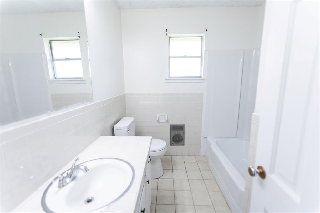 4002 N Chapman Avenue Property Photo 15