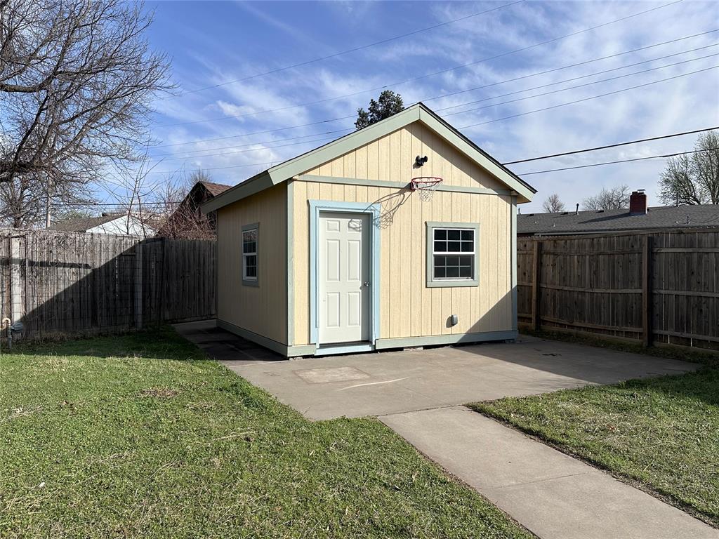 6112 N Quapah Avenue Property Photo 2