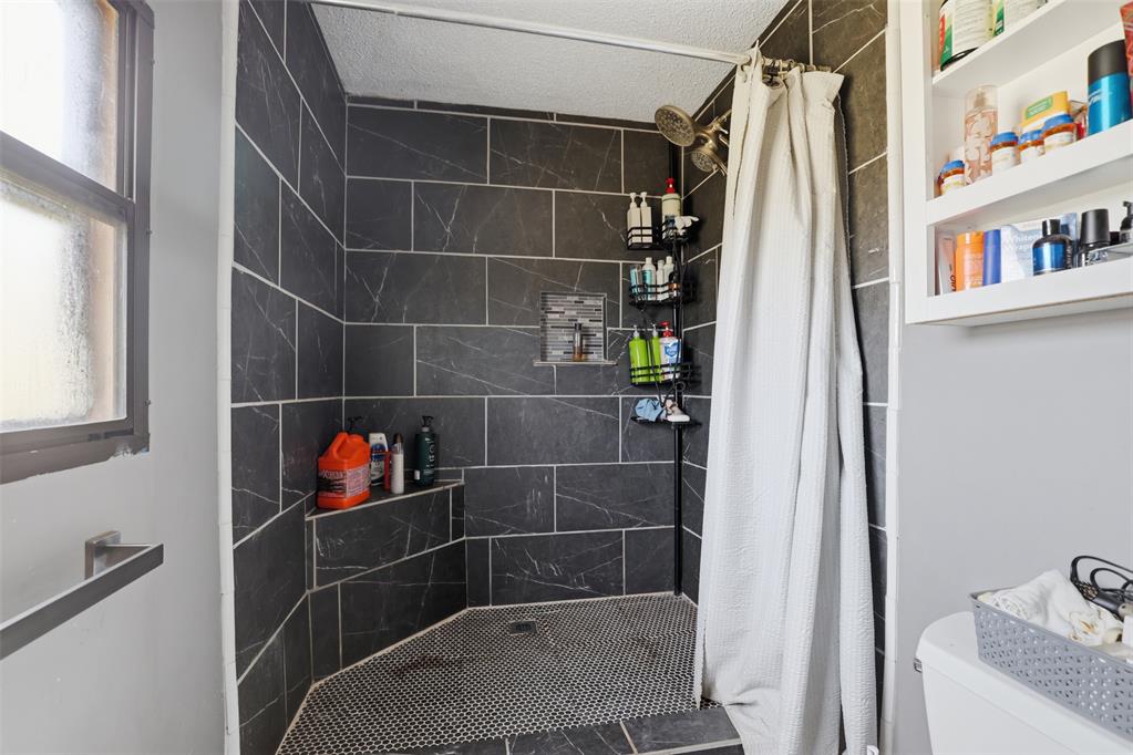 915 Asp Property Photo 23