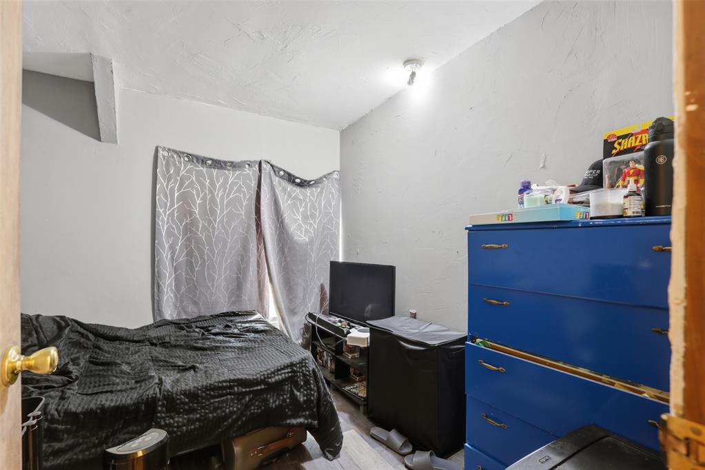 915 Asp Property Photo 28