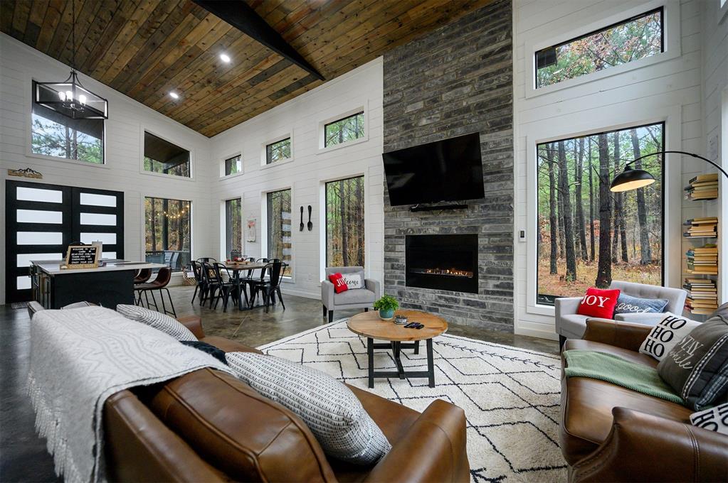 125 Bear Cedar Trail Property Photo 6