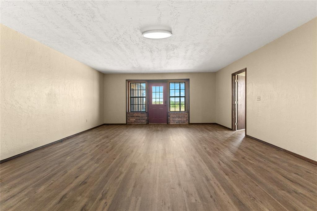 12168 N Us 281 Highway Property Photo 10