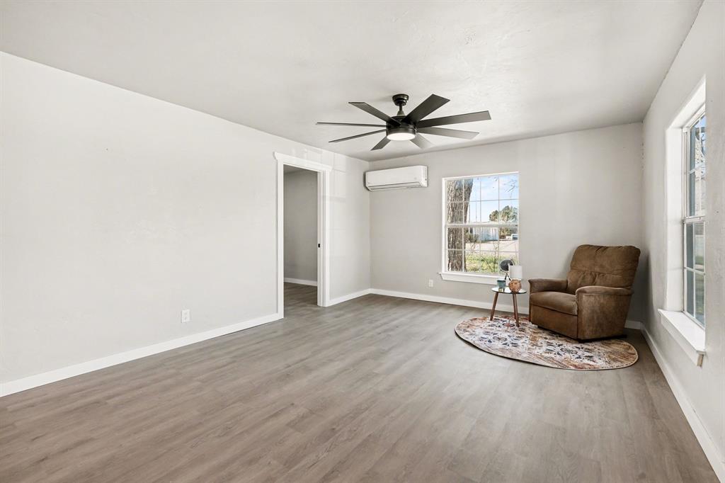 1907 W Oklahoma Avenue Property Photo 10