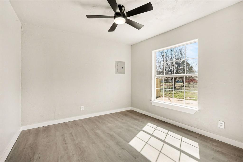 1907 W Oklahoma Avenue Property Photo 15