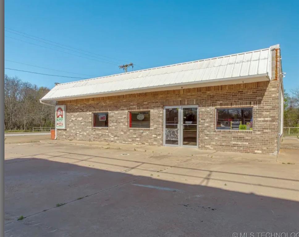 1221 S Highway 99 Property Photo 1