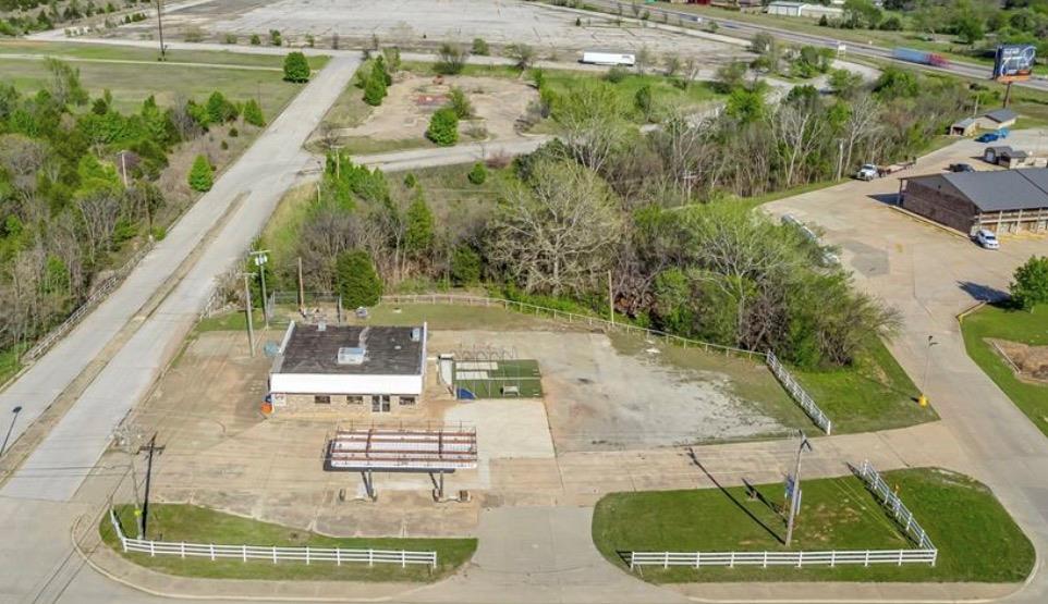 1221 S Highway 99 Property Photo 2