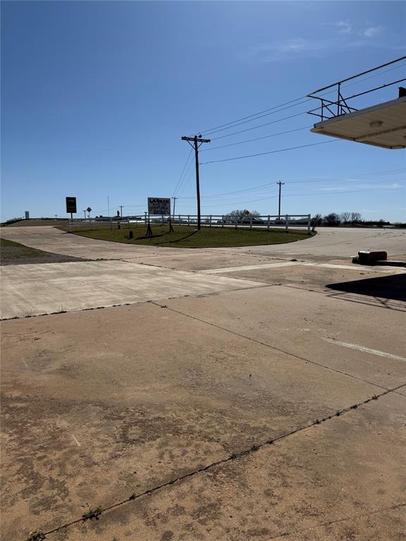 1221 S Highway 99 Property Photo 3