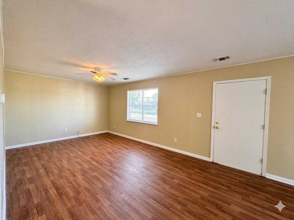 310 E Mockingbird Lane Property Photo 9