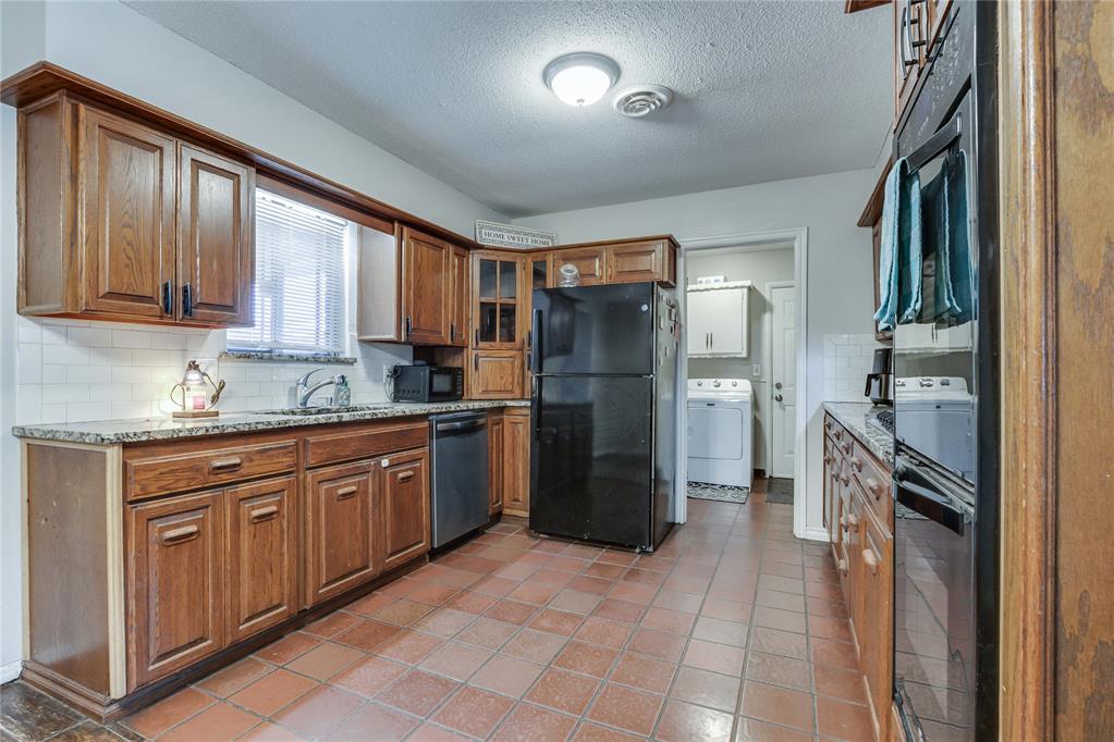 4832 Park Vista Drive Property Photo 6