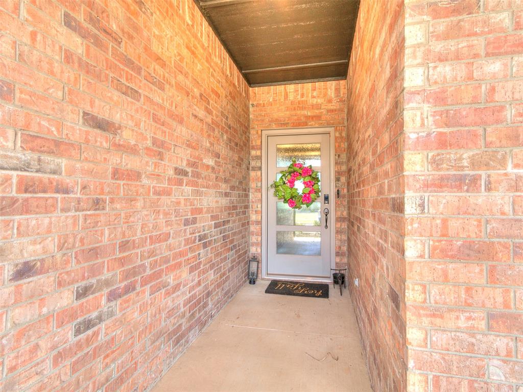 18709 Grove Parkway Property Photo 3