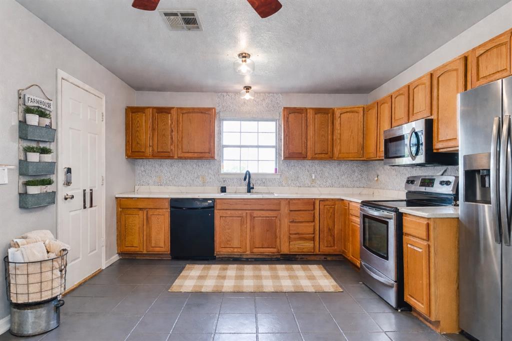 21201 E Montgomery Drive Property Photo 26