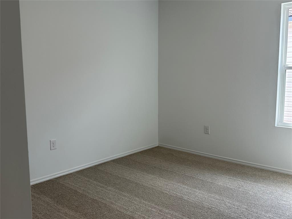 920151 Wallace Avenue Property Photo 5